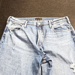 Distressed cropped jeans